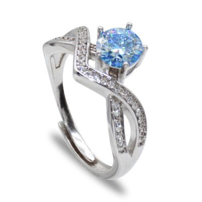 Urisma Infinity Spark Ring - Side Profile Showing Band Detail